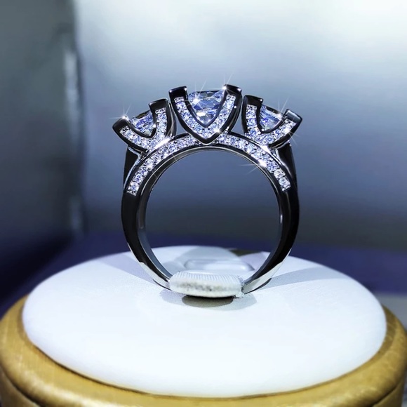 Sterling Silver ring - Picture 2 of 4